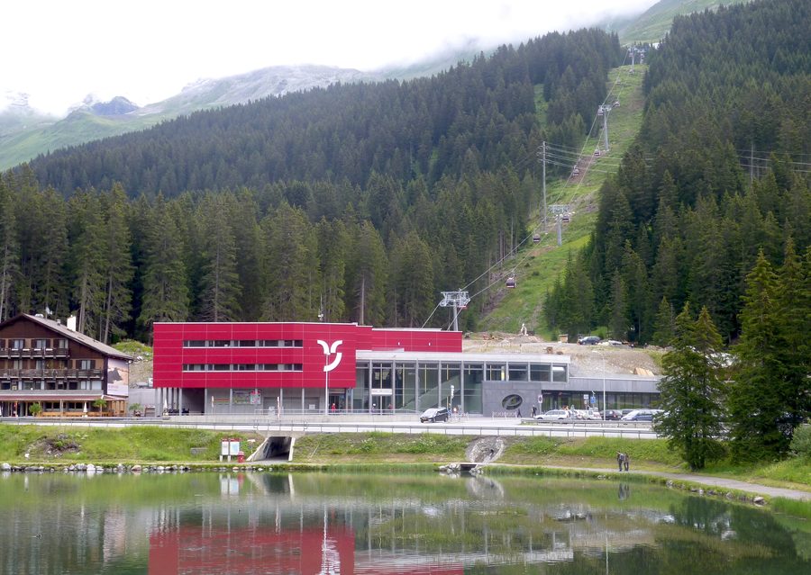 Rothornbahn a Lenzerheide davanti al paesaggio alpino di montagna