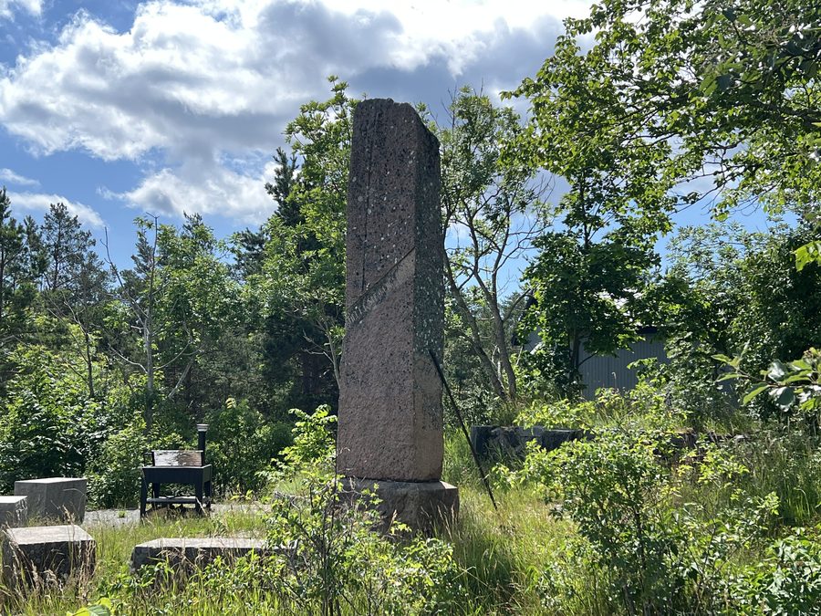 Pietra commemorativa su Södra Bergen a Norrtälje
