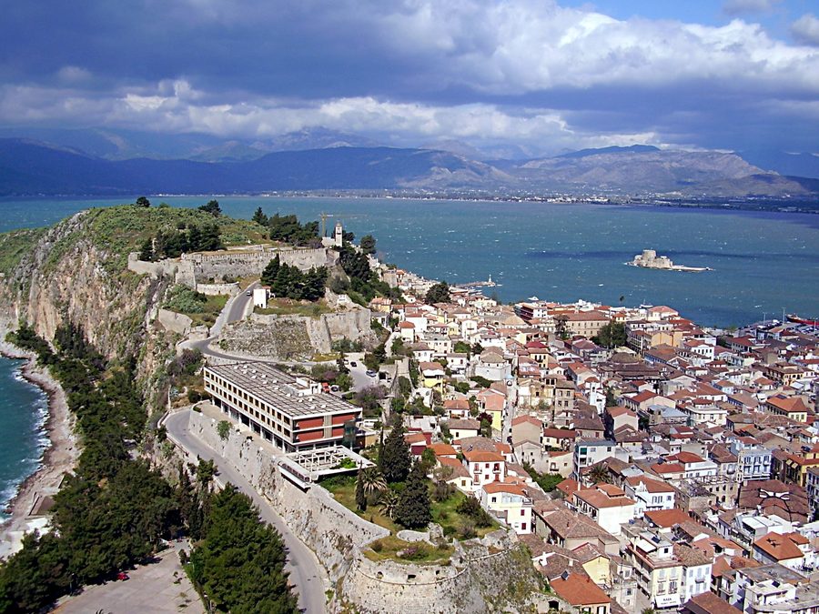 Vista di Nafplio e Akronafplia in Grecia