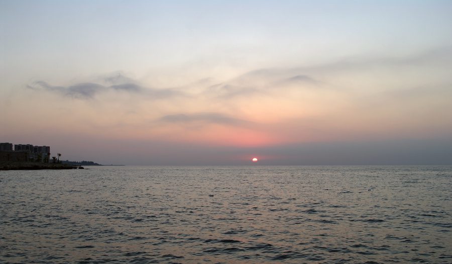 Vista mattutina sulla costa presso Ayaş nel distretto di Erdemli, Mersin