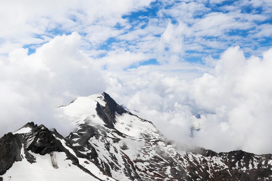 Ghiacciaio del Kitzsteinhorn e paesaggio alpino di montagna presso Kaprun