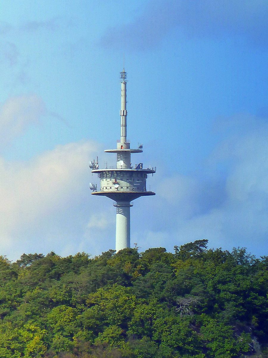 Vista dal Rheingrafenstein sulla torre di telecomunicazioni di Bad Kreuznach presso Traisen sul Rotenfels