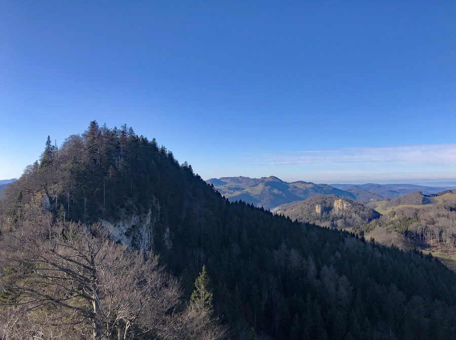 Vista sul Ruchen e sulle montagne del Giura nel Canton Basilea Campagna