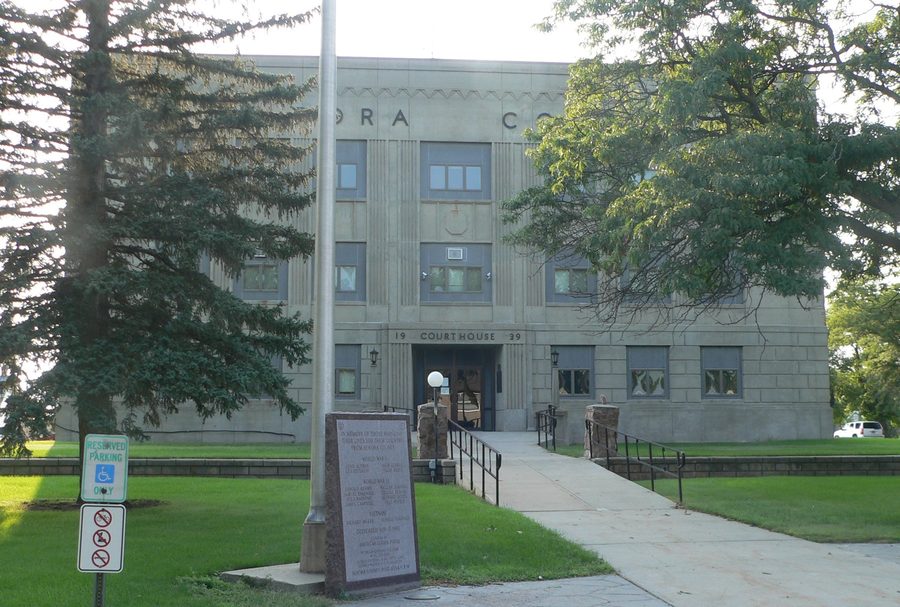 Aurora County Courthouse a Plankinton, South Dakota, visto da est