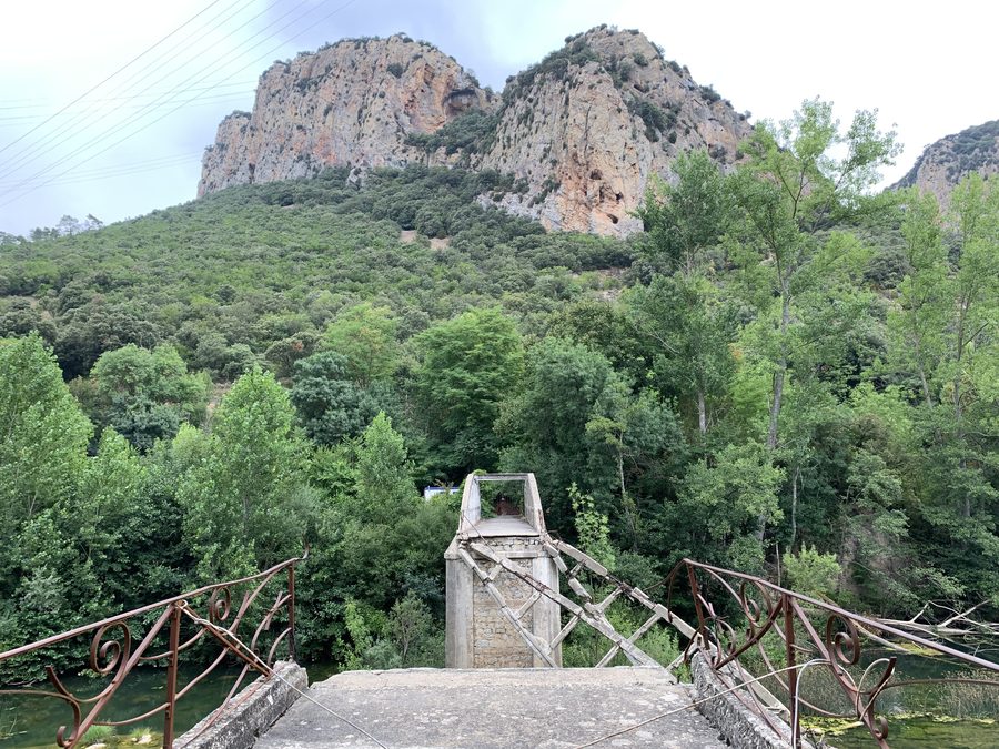 Ponte distrutto dell’antico balneario di Sobrón sul fiume Ebro