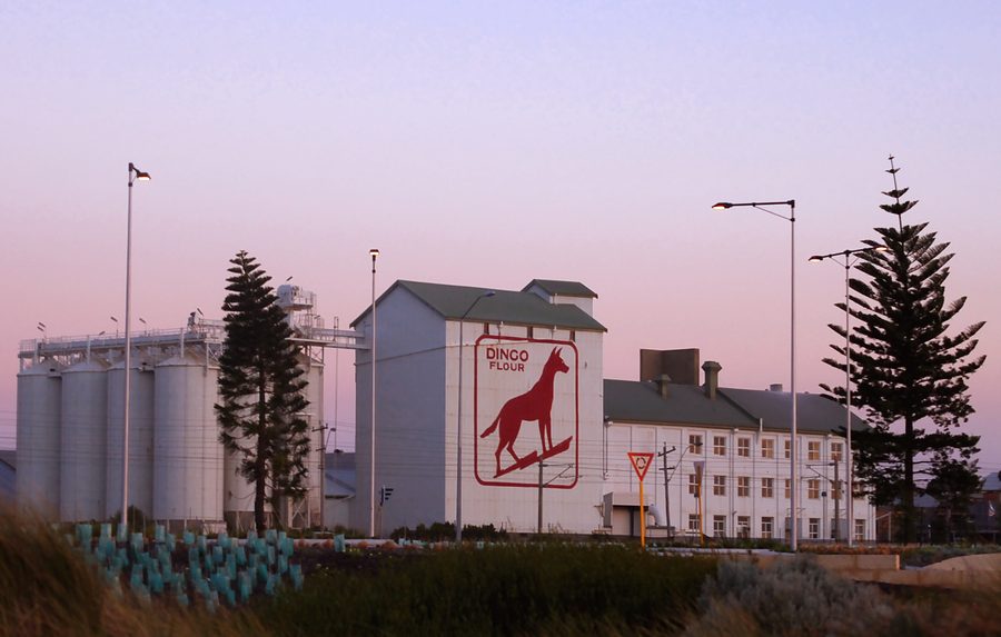 Dingo Flour Mill tutelato come bene storico sulla Stirling Highway a North Fremantle, Australia Occidentale