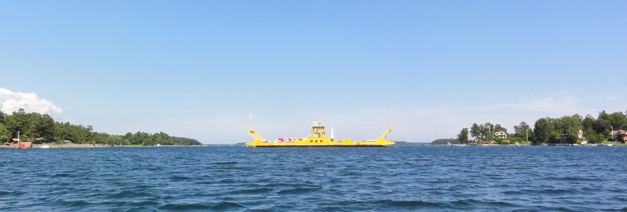 Il traghetto automobilistico Yxlan–Blidö attraversa lo Blidösund