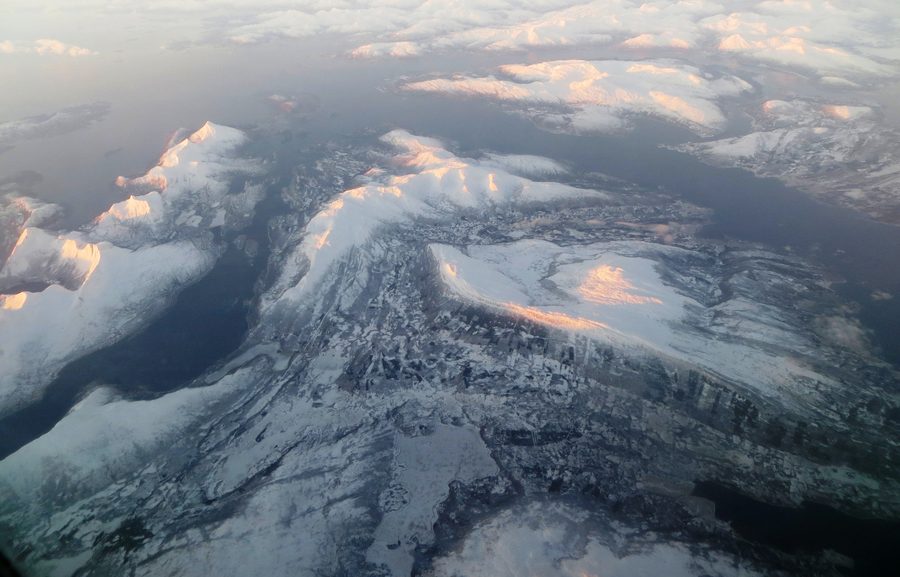 Vista aerea dell’Ofotfjord e dell’area dell’ex Ballangen nel nord del Nordland, Norvegia