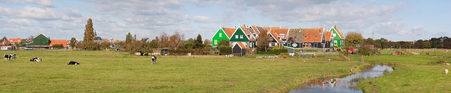 Vista panoramica su Grote Werf e il villaggio di Marken sull'IJsselmeer in Olanda Settentrionale