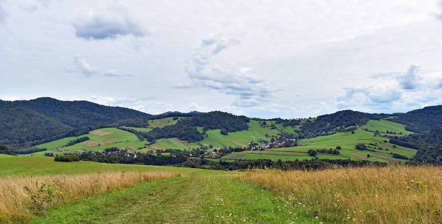 Vista del villaggio di Terka nel powiat di Lesko, nel sud-est della Polonia