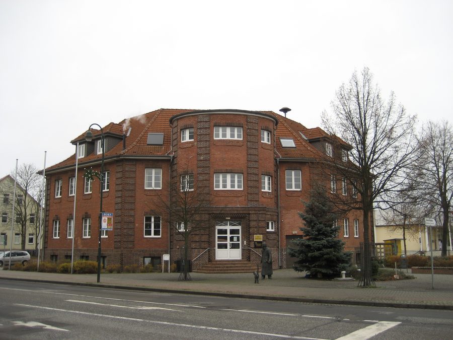 Edificio dell'amministrazione dell'ufficio Löcknitz-Penkun a Löcknitz visto da sud-est
