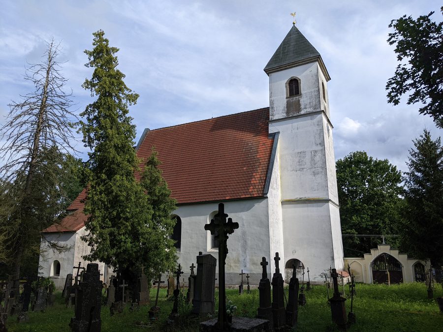 Vista esterna della chiesa gotica di Nalezení sv. Kříže a Újezd Svatého Kříže