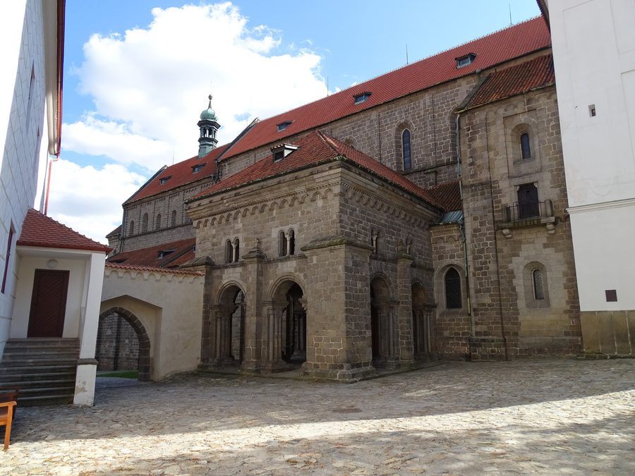 Basilica di San Procopio a Třebíč, vista dall’ingresso principale del castello
