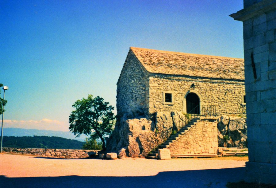 Roccia e abitato di Monrupino-Repentabor vicino a Trieste