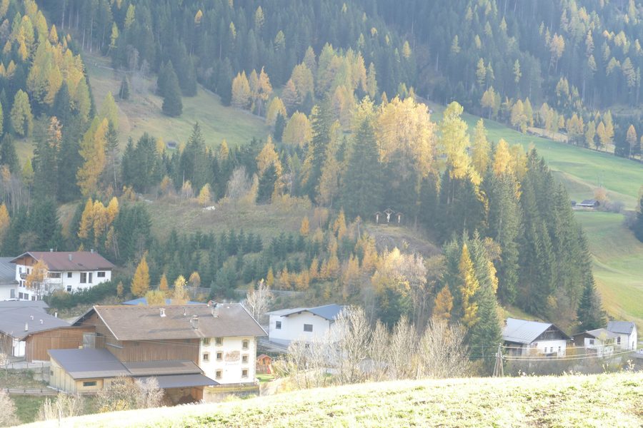 Vista da Trins verso il Kalvarienberg in Tirolo