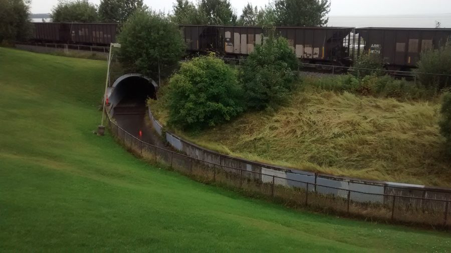Tunnel del Tony Knowles Coastal Trail sotto la Alaska Railroad ad Anchorage