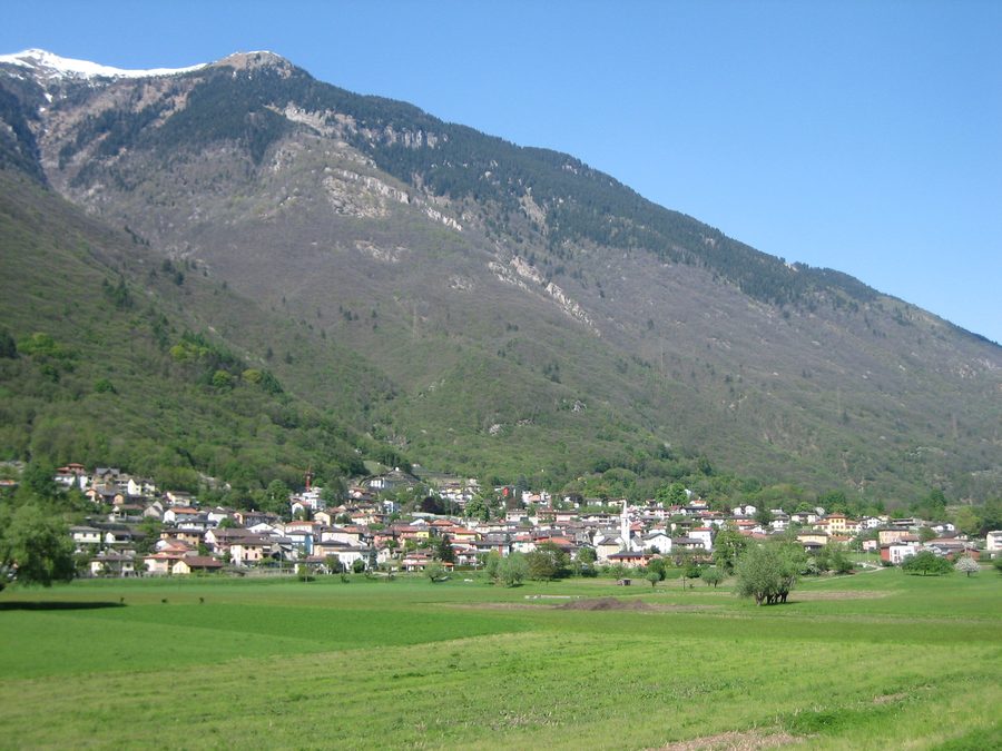 Vista del luogo di Lumino TI nel cantone Ticino