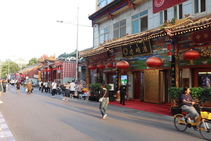 Vicolo tradizionale degli hutong Shuaifu yuan a Pechino