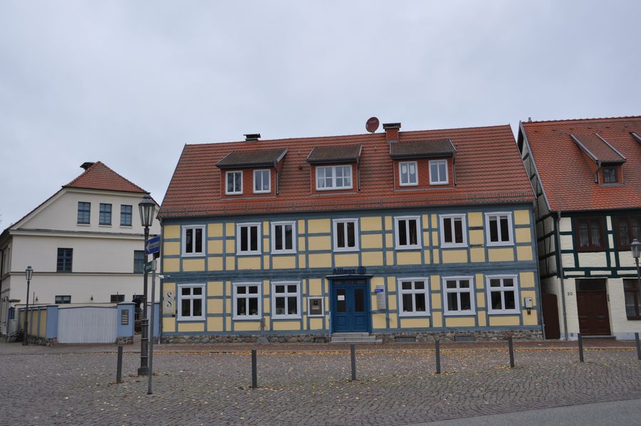 Piazza della chiesa a Röbel/Müritz nel Meclemburgo-Pomerania Anteriore