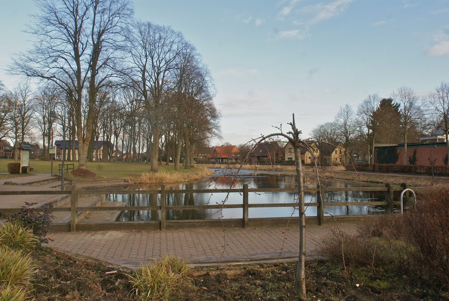 Stagno del villaggio a Bargfeld-Stegen nel circondario di Stormarn