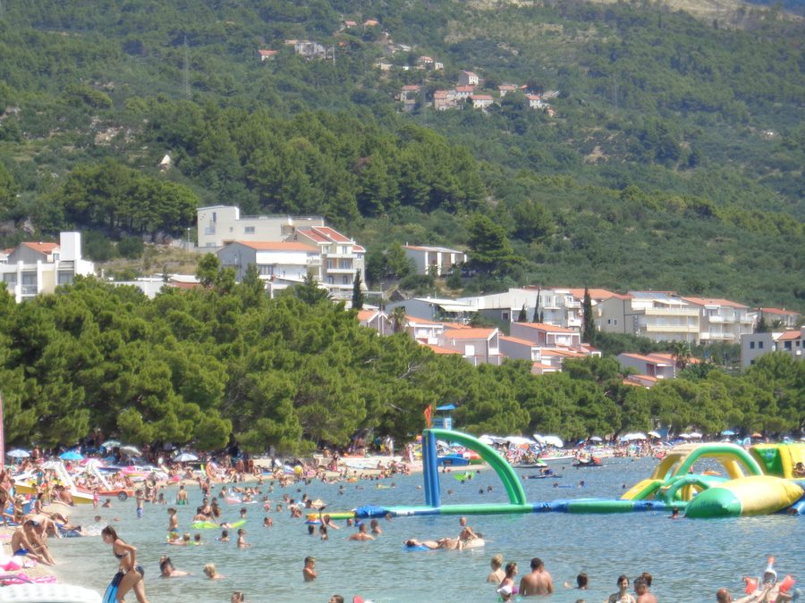 Spiaggia Slatina di Tučepi sulla costa adriatica