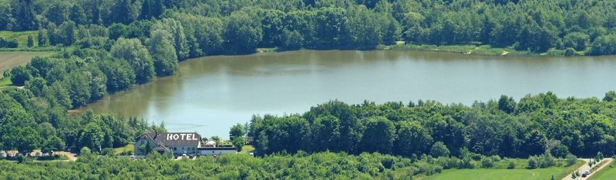 Veduta aerea del lago Stoteler See nel comune di Loxstedt