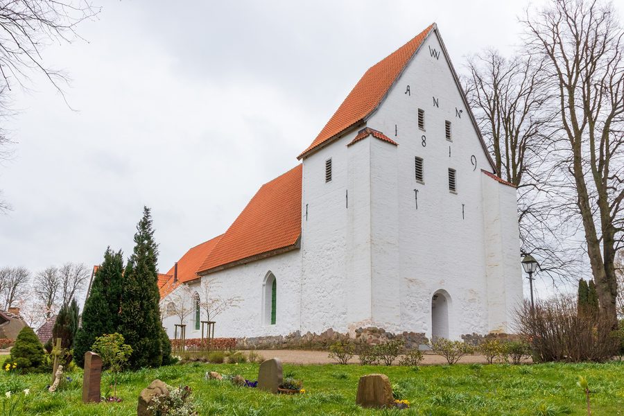 Chiesa romanica in pietra di campo a Sieseby nel circondario di Rendsburg-Eckernförde