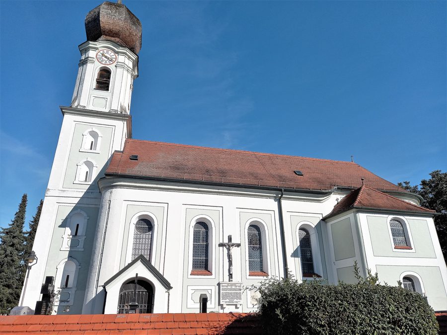 Vista esterna della chiesa filiale di San Stefano a Landsham