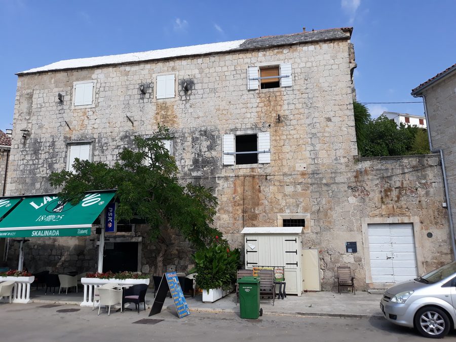 Castel Cerineo a Splitska sull'isola di Brač, Croazia