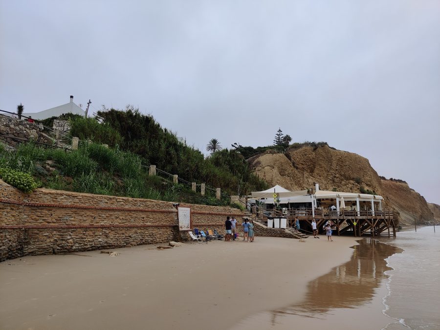 Paesaggio costiero di Fuente del Gallo vicino a Conil de la Frontera in Spagna