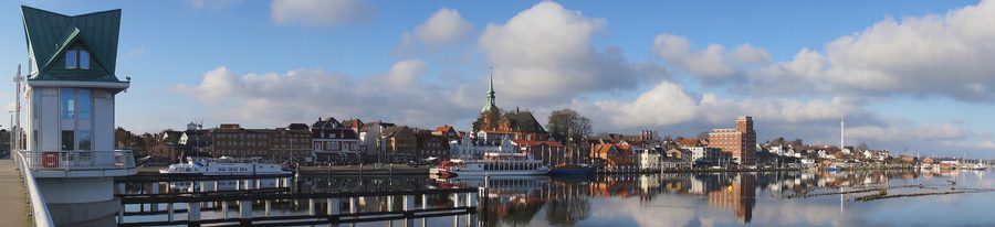 Panorama di Kappeln sullo Schlei con pontili e aree portuali