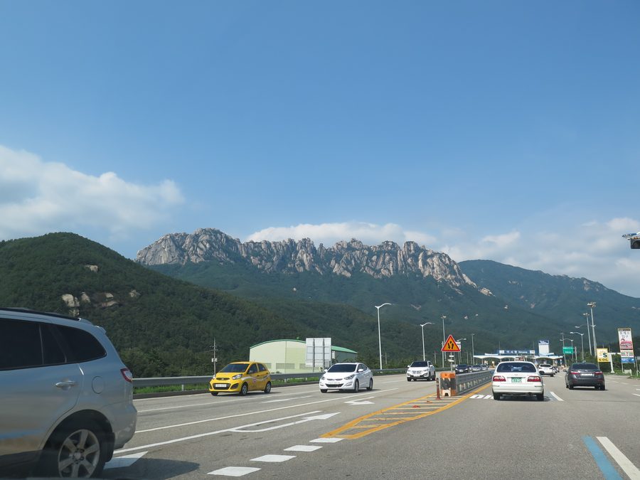 Paesaggio montano nel Parco nazionale Seoraksan in Corea del Sud