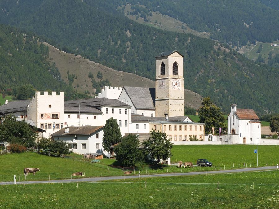 Vista d’insieme del monastero benedettino femminile di San Giovanni a Müstair