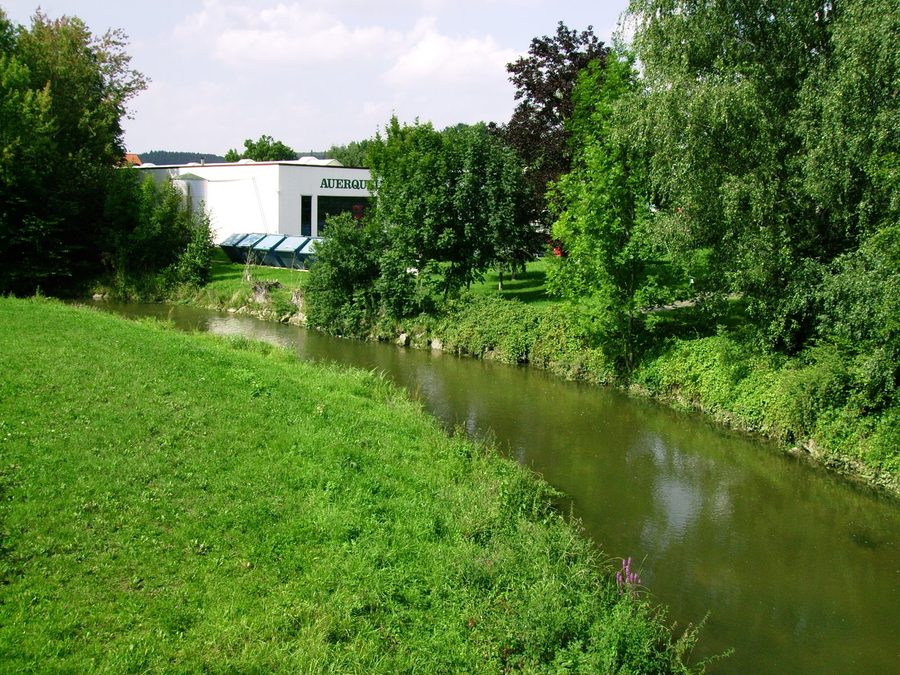 Valle della Kessel presso Bissingen con il fiume Kessel e il paesaggio circostante