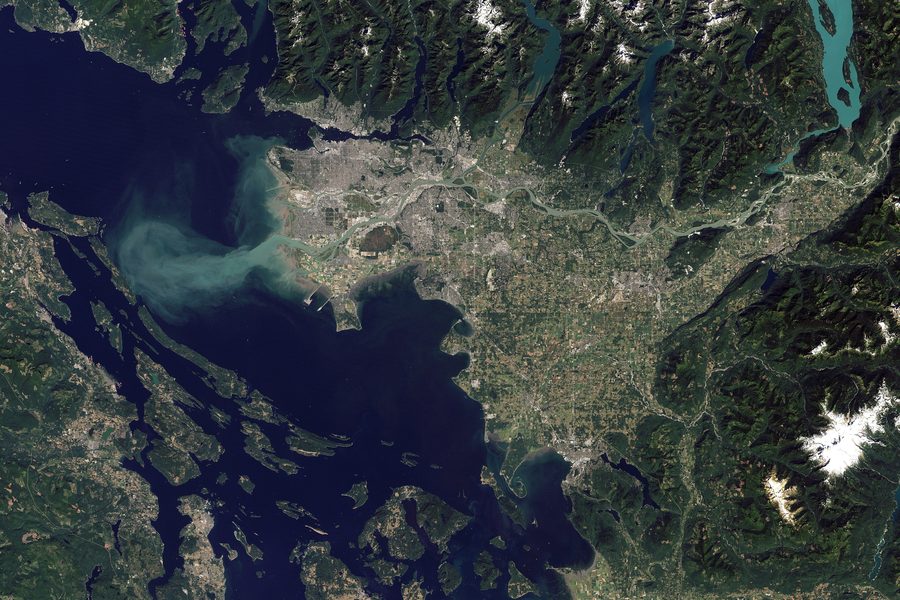 Fraser River marrone nella regione di Quesnel, Columbia Britannica
