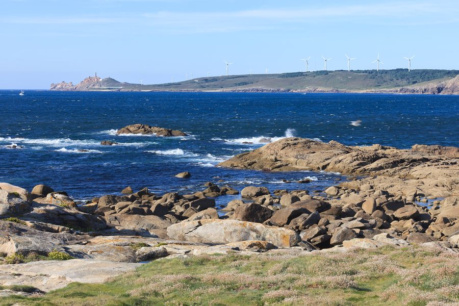 Il mare a Muxía, Galizia, con il capo O Vilán sullo sfondo