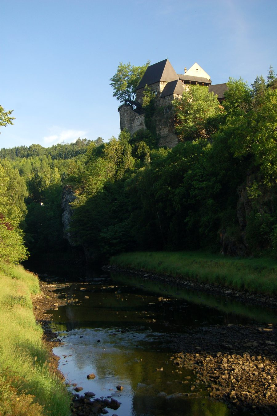 Castello di Krumau su una roccia sopra il Kamp a Krumau am Kamp