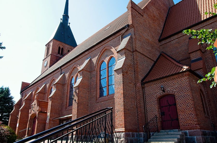 Chiesa parrocchiale neogotica della fine del XIX secolo nel villaggio di Bysław, gmina Lubiewo