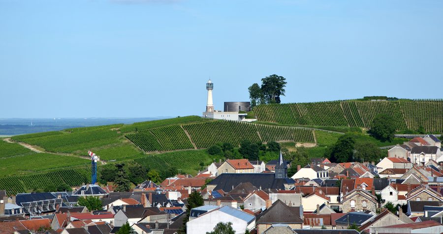 Faro di Verzenay sopra i vigneti della Champagne, nella Marna