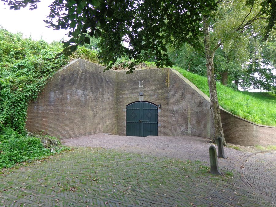 Bastione Katten della Naarden-Vesting con edificio storico della fortezza