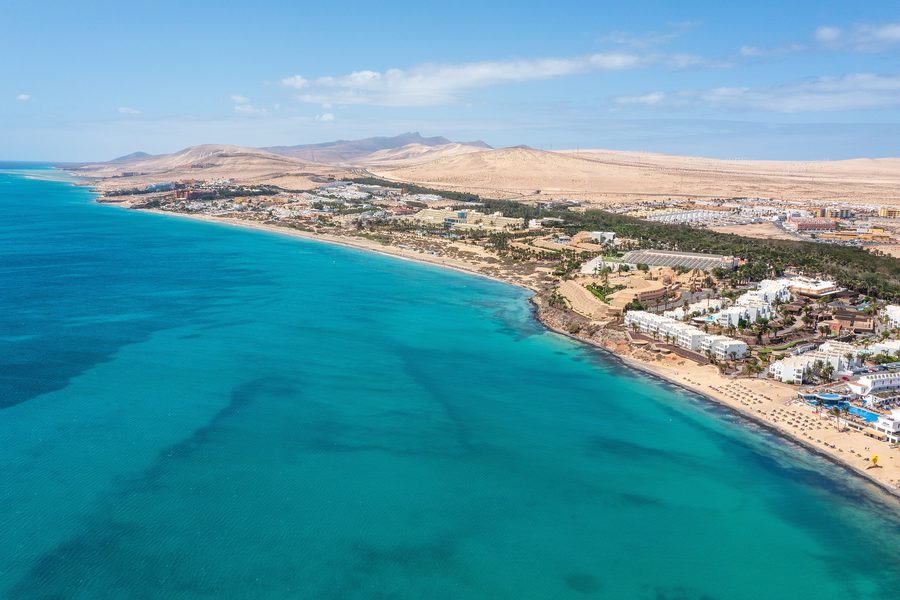 Vista aerea di Costa Calma con spiaggia e hotel a Fuerteventura