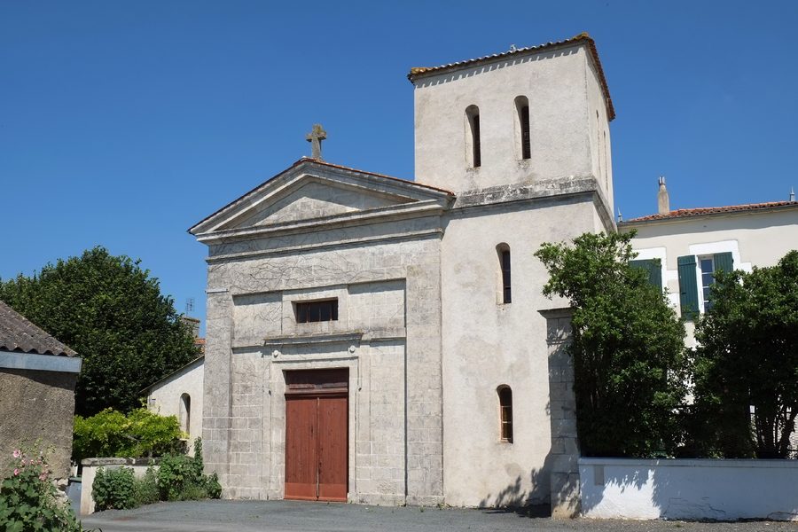 Esterno della chiesa di San Ciriaco a Saint-Cyr-du-Doret, nella Charente-Maritime