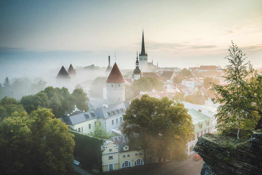 Centro storico di Tallinn all'alba