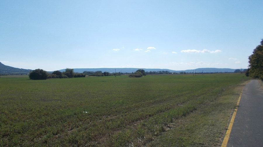 Bacino di Tapolca con il monte Szent György e l'altopiano di Keszthely in lontananza