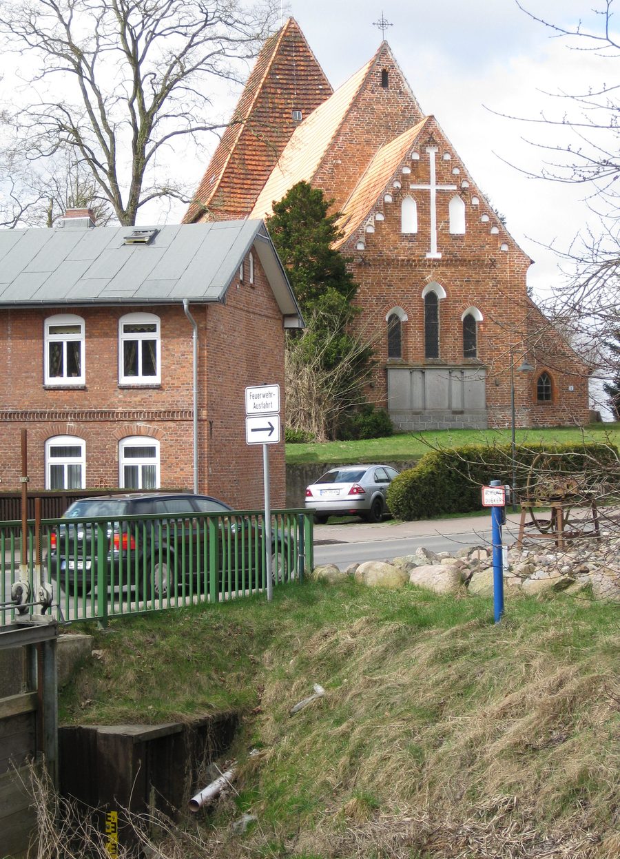 Chiesa del villaggio a Herrnburg, una frazione del comune di Lüdersdorf
