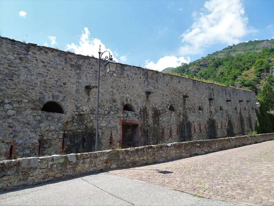 Vista esterna del Forte Albertino, chiamato anche Forte di Vinadio