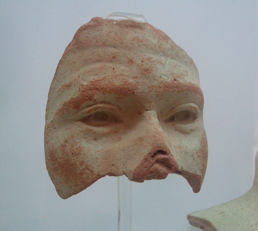 Maschera in terracotta nel Museo Neapolis di Nabeul, Tunisia