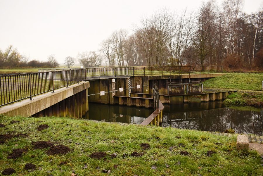 Accesso del sifone della Fuhse sulla riva nord del canale Mittelland presso Peine