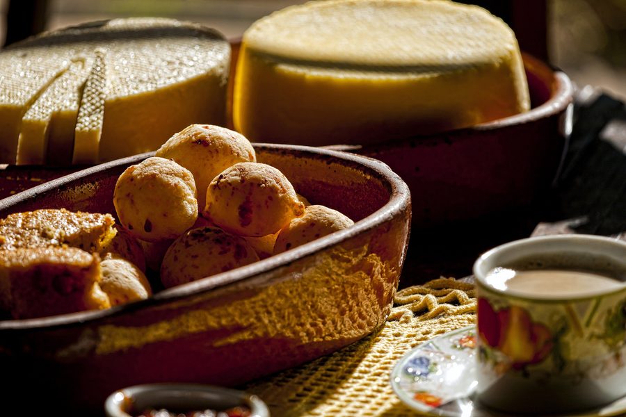 Pão de queijo, pane al formaggio di Minas Gerais.