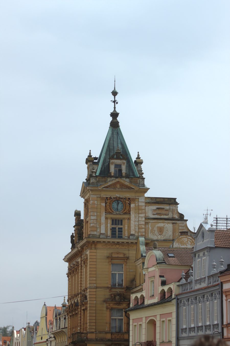 Edificio sulla piazza principale di Domažlice nella regione di Plzeň
